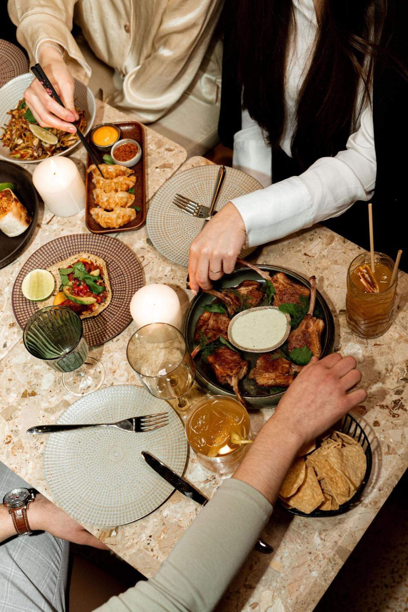 Verno House Budapest, Vignette Collection By Ihg Экстерьер фото A typical dinner at a restaurant