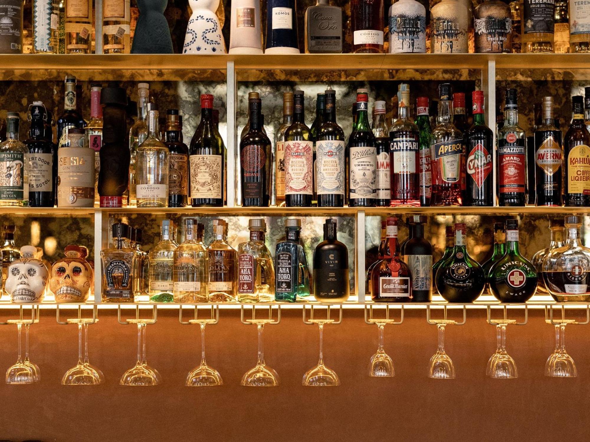 Verno House Budapest, Vignette Collection By Ihg Экстерьер фото A selection of spirits